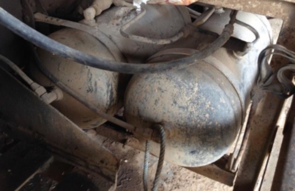 HINO ZM 260 HP EK100 รถโม่ปูน สิบล้อ 2 เพลา โม่ปูน 6 คิวสภาพดีพร้อมใช้งานได้เลยครับ เครื่องยนต์แรงดีเดิมๆภายในเก๋งคอนโซลสวยครบ พวงมาลัยเพาเวอร์ ระบบเบรคทริ๊ปฟี้ ช่วงล่างแน่น คัชซีใหญ่สวยไม่มีแตกบวม ยางสภาพดี 10 เส้นประมาณ 70\% พร้อมใช้งาน เอกสารทะเบียนชุดโ