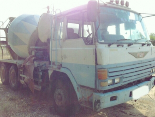 HINO ZM 260 HP EK100 รถโม่ปูน สิบล้อ 2 เพลา โม่ปูน 6 คิวสภาพดีพร้อมใช้งานได้เลยครับ เครื่องยนต์แรงดีเดิมๆภายในเก๋งคอนโซลสวยครบ พวงมาลัยเพาเวอร์ ระบบเบรคทริ๊ปฟี้ ช่วงล่างแน่น คัชซีใหญ่สวยไม่มีแตกบวม ยางสภาพดี 10 เส้นประมาณ 70\% พร้อมใช้งาน เอกสารทะเบียนชุดโ