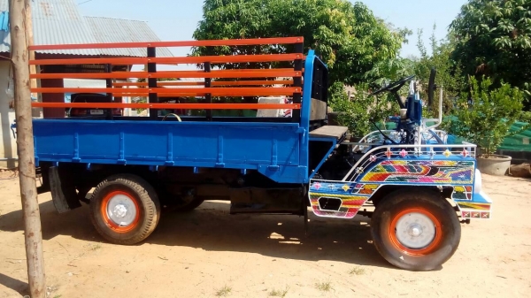 ขายรถอีแต๋น ISUZU ELF 74 แรง เพลาลอย 4 ล้อ กระบะเหล็กคอกไม่ความยาว 3.20 เมตรสภาพดีสวยพร้อมบรรทุกได้เลยครับ เครื่องยนต์แรงดีแห้งดีไม่มีเยิ้ม พวงมาลัยธรรมดา ระบบเกียร์เดิมๆเข้าง่าย ขับขี่คล่องตัวดี ช่วงล่างแน่นคัชซีหน้า 5 ยางสภาพดีประมาณ 60\% พร้อมใช้งาน เอก
