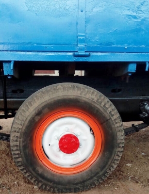 ขายรถอีแต๋น ISUZU ELF 74 แรง เพลาลอย 4 ล้อ กระบะเหล็กคอกไม่ความยาว 3.20 เมตรสภาพดีสวยพร้อมบรรทุกได้เลยครับ เครื่องยนต์แรงดีแห้งดีไม่มีเยิ้ม พวงมาลัยธรรมดา ระบบเกียร์เดิมๆเข้าง่าย ขับขี่คล่องตัวดี ช่วงล่างแน่นคัชซีหน้า 5 ยางสภาพดีประมาณ 60\% พร้อมใช้งาน เอก