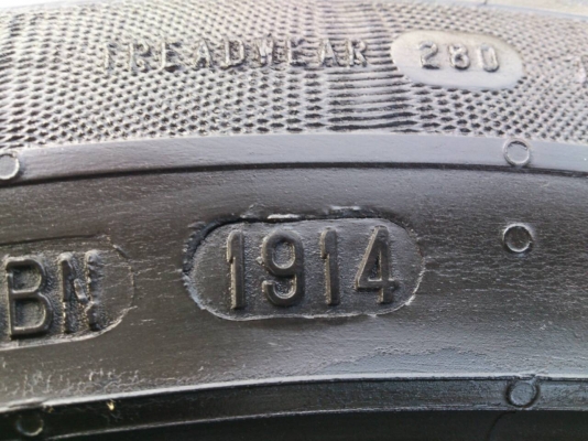 ขายยาง Continental 205/50R17 ยางสัปดาห์ที่19ปี14 ดอกยางเต็มหนาสดนิ่มลึกเท่ากันไม่มีปะสวยๆ จำนวน 1 ชุด ขายยาง Continental 205/50R17 ยางสัปดาห์ที่19ปี14 ดอกยางเต็มหนาสดนิ่มลึกเท่ากันไม่มีปะสวยๆ จำนวน 1 ชุด