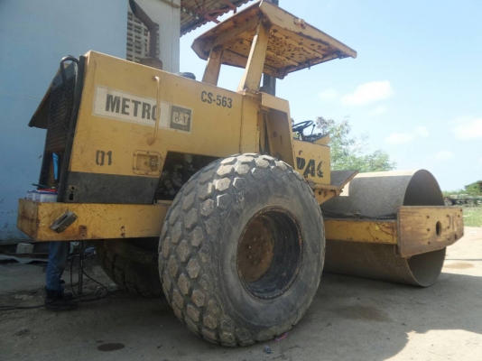 ขายรถบด CAT CS 563 เอกสารใบแจ้งจำหน่าย 2 เพลาเปลือกเดียว 11130 กก, สั่นสะเทือน ราคา 580000