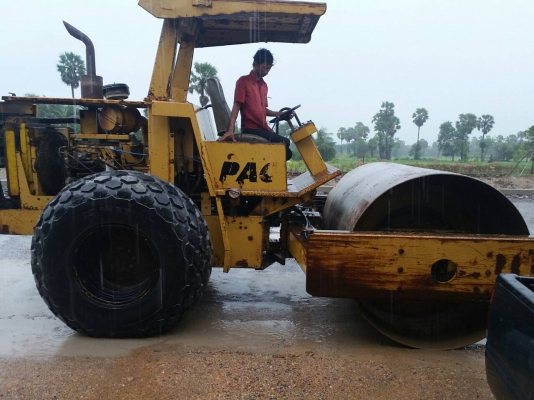 ขายรถบด CAT CS 563 เอกสารใบแจ้งจำหน่าย 2 เพลาเปลือกเดียว 11130 กก, สั่นสะเทือน ราคา 580000