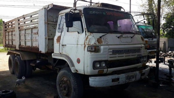 ขายรถบรรทุก 10 ล้อดัมพ์ NISSAN CW 30 225 แรงม้า 2 เพลาสโลว์ดึง ราคา 420000