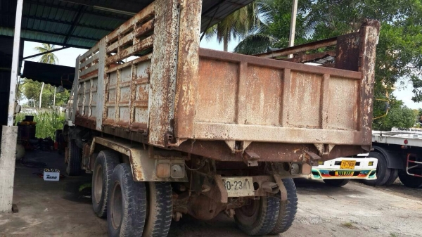 ขายรถบรรทุก 10 ล้อดัมพ์ NISSAN CW 30 225 แรงม้า 2 เพลาสโลว์ดึง ราคา 420000