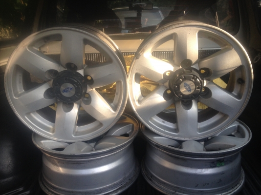 ขาย แม็กซ์ ขอบ 15 ติดรถ ford ranger 4*4 ปี 2002 1800 บาท