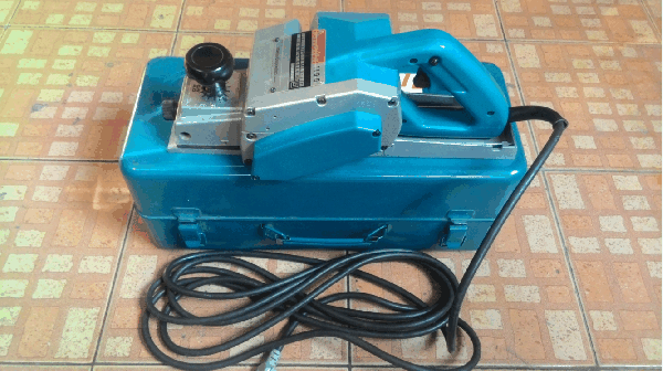 ขายด่วนกบไฟฟ้าหน้า3 MAKATA 1100 750W.16000/min.