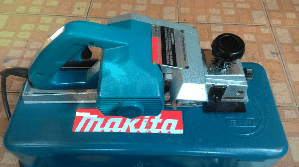 ขายด่วนกบไฟฟ้าหน้า3 MAKATA 1100 750W.16000/min.