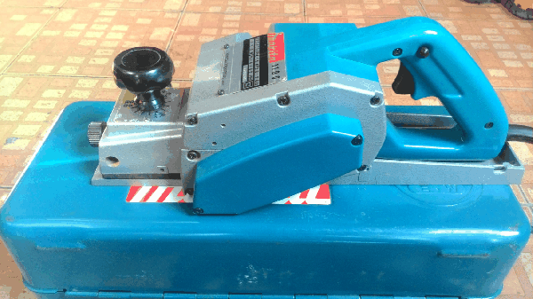 ขายด่วนกบไฟฟ้าหน้า3 MAKATA 1100 750W.16000/min.