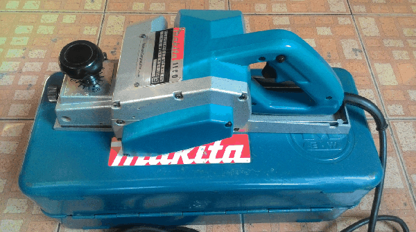 ขายด่วนกบไฟฟ้าหน้า3 MAKATA 1100 750W.16000/min.