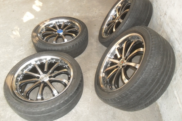 ล้อแม็ก17นิ้ว4รู100 พร้อมยาง สวยๆ 4 ล้อ ราคา 6750 บาท ล้อแม็ก17นิ้ว4รู100 พร้อมยาง สวยๆ 4 ล้อ ราคา 6750 บาท