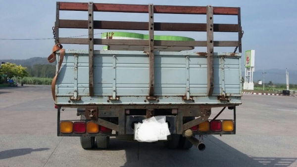 หกล้อ อีซูซุ ร็อค FTR13SA195ปี46พื้นเรียบ ยาว7.20ม สภาพดีสวยบางเดิมพร้อมใช้ ทะเบียนพร้อมโอน