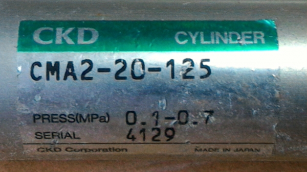 กระบอกสูบนิวเมติก ยี่ห้อ CKD จากญี่่ปุ่น ขนาดโต 20 มม. ระยะเลื่อนเข้า - ออก 125 มม.ทนแรงลมได้ถึง 0.7 MPa. (จัดเป็นชุดละ 5 ตัว )