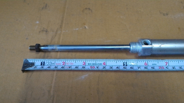 กระบอกสูบนิวเมติก ยี่ห้อ CKD จากญี่่ปุ่น ขนาดโต 20 มม. ระยะเลื่อนเข้า - ออก 125 มม.ทนแรงลมได้ถึง 0.7 MPa. (จัดเป็นชุดละ 5 ตัว )