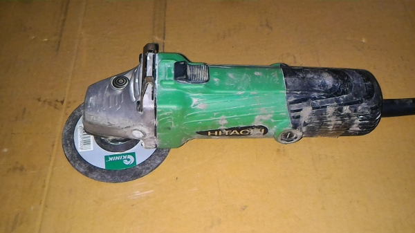 เครื่องเจ๊ยร์ HITACHI ขนาด 4 นิ้ว (กำลัง 580 W. เต็ม ) น้ำหนักไม่ได้เบาหรือมีทุ่นและมีขดลวดครึ่งเดียวเหมือนในห้าง