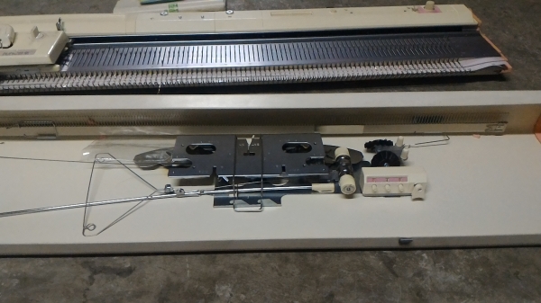 เครื่องทอผ้าของใหม่จาก ญี่ปุ่น ยี่ห้อ brother รุ่น PUNCH 9 เป็นแบบเลือนไลด์ ซ้าย - ขวา ทำงานได้อย่างรวดเร็ว