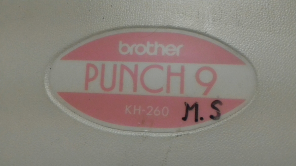 เครื่องทอผ้าของใหม่จาก ญี่ปุ่น ยี่ห้อ brother รุ่น PUNCH 9 เป็นแบบเลือนไลด์ ซ้าย - ขวา ทำงานได้อย่างรวดเร็ว