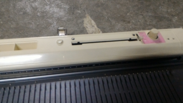 เครื่องทอผ้าของใหม่จาก ญี่ปุ่น ยี่ห้อ brother รุ่น PUNCH 9 เป็นแบบเลือนไลด์ ซ้าย - ขวา ทำงานได้อย่างรวดเร็ว