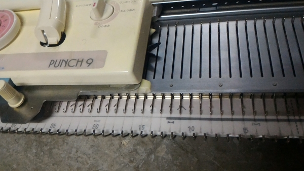 เครื่องทอผ้าของใหม่จาก ญี่ปุ่น ยี่ห้อ brother รุ่น PUNCH 9 เป็นแบบเลือนไลด์ ซ้าย - ขวา ทำงานได้อย่างรวดเร็ว