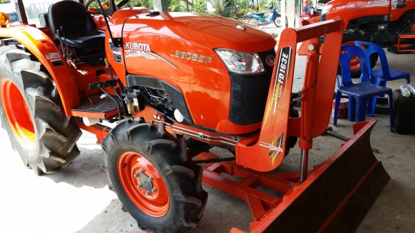 ขายรถไถคูโบต้า  KUBOTA   L 3608SP พร้อมชุดใบมีดดันหน้าคานล่าง  ผาน 6X22