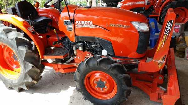 ขายรถไถคูโบต้า  KUBOTA   L 3608SP พร้อมชุดใบมีดดันหน้าคานล่าง  ผาน 6X22