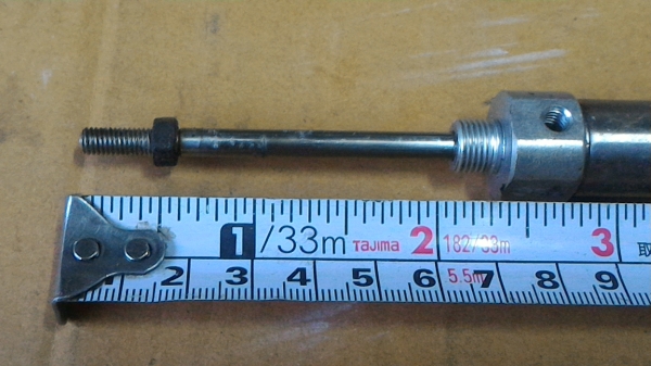 กระบอกสูบนิวเมติก ยี่ห้อ SMC  ขนาดโต 16 มม. ระยะเลื่อนเข้า - ออก 45 มม.ทนแรงลมได้ถึง 0.7 MPa. (จัดเป็นชุดละ 5 ตัว )