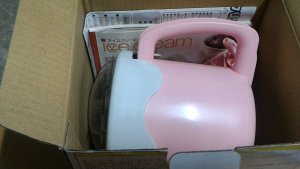 โถปั่นทำไอศครีมของใหม่จากญี่ปุ่น แบบไม่ต้องใช้ไฟฟ้า ทำไอศครีมได้หลายอย่างพร้อมมีสูตรทำให้ 1 เล่ม