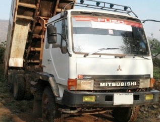 MITSUBISHI FUSO TURBO 220 HP 6D16 - TF 7058 สิบล้อดั๊มพ์ 2 เพลา กระบะดั๊มพ์เหล็ก 12 ตันของสามมิตรลอนเฉียงสภาพสวยพร้อมบรรทุกหนักได้เลยครับ เครื่องยนต์แรงดีเดิมๆไม่แตกเยิ้ม ภายในห้องเก๋งคอนโซลครบพร้อม พวงมาลัยเพาเวอร์ เกียร์ 10 Speed เดิมๆ ช่วงล่างแน่นคัชซี