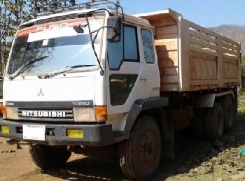 MITSUBISHI FUSO TURBO 220 HP 6D16 - TF 7058 สิบล้อดั๊มพ์ 2 เพลา กระบะดั๊มพ์เหล็ก 12 ตันของสามมิตรลอนเฉียงสภาพสวยพร้อมบรรทุกหนักได้เลยครับ เครื่องยนต์แรงดีเดิมๆไม่แตกเยิ้ม ภายในห้องเก๋งคอนโซลครบพร้อม พวงมาลัยเพาเวอร์ เกียร์ 10 Speed เดิมๆ ช่วงล่างแน่นคัชซี