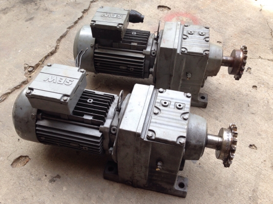 ( เหลือ 1 ตัวครับ )ขายมอเตอร์เกียร์ SEW eurodrive 1HP. 380V อัตราทด 1:16 สภาพสวย วิ่งนิ่มเดิมๆ พร้อมใช้งาน มี 2ตัวครับ