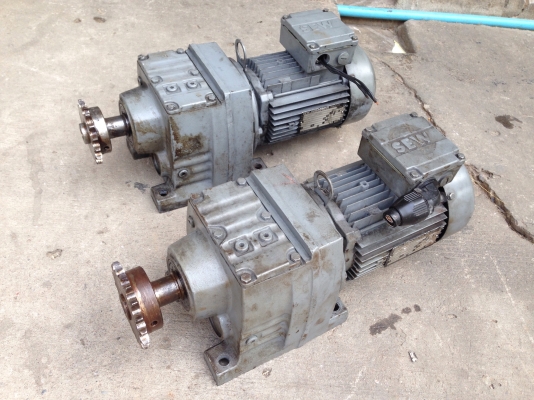 ( เหลือ 1 ตัวครับ )ขายมอเตอร์เกียร์ SEW eurodrive 1HP. 380V อัตราทด 1:16 สภาพสวย วิ่งนิ่มเดิมๆ พร้อมใช้งาน มี 2ตัวครับ