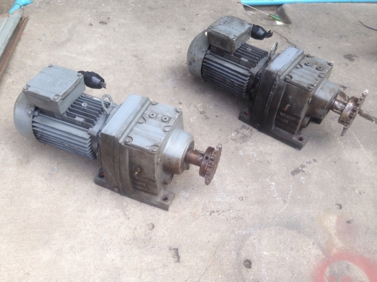 ขายมอเตอร์เกียร์ SEW eurodrive 1HP. 380V อัตราทด 1:26 สภาพสวย วิ่งนิ่มเดิมๆ พร้อมใช้งาน มี 2ตัวครับ ขายมอเตอร์เกียร์ SEW eurodrive 1HP. 380V อัตราทด 1:26 สภาพสวย วิ่งนิ่มเดิมๆ พร้อมใช้งาน มี 2ตัวครับ