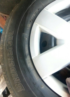ขายล้อกระทะแท้ติดรถตู้ป้ายแดงพร้อมยาง BRIDGESTONE 195R15C ชุด 4 ล้อ พร้อมใช้งาน