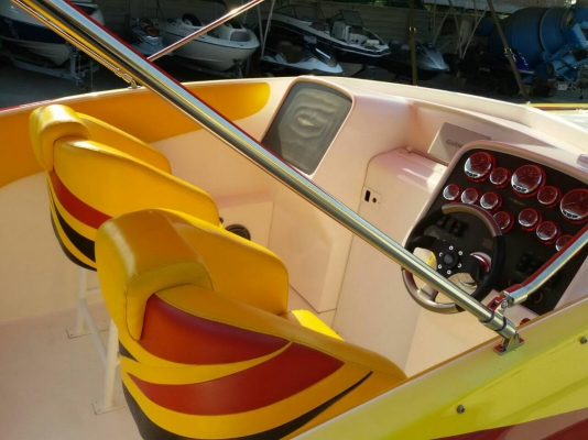 ขายเรือเร็วChallenger DC33 2006 เครื่อง mercruiser 496 mag สองเครื่อง ขายเรือเร็วChallenger DC33 2006 เครื่อง mercruiser 496 mag สองเครื่อง