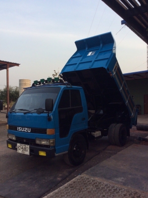 ISUZU NKR ดั๊มช่วงสั้น ( 3ม.) เครื่อง 110 แรง พวงมาลัยพาว์เวอร์ เครื่องดี ครัทซีสวย ขาย 320,000 บาท ศุภากร 081-1903107, 081-4252943