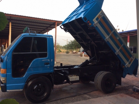 ISUZU NKR ดั๊มช่วงสั้น ( 3ม.) เครื่อง 110 แรง พวงมาลัยพาว์เวอร์ เครื่องดี ครัทซีสวย ขาย 320,000 บาท ศุภากร 081-1903107, 081-4252943