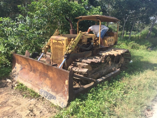 รถแทรกเตอร์CAT  D4D..ตีนเป็ด ฝาบาง เครื่องดีมาก....ใช้งานได้ปกติ