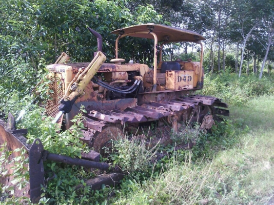 รถแทรกเตอร์CAT  D4D..ตีนเป็ด ฝาบาง เครื่องดีมาก....ใช้งานได้ปกติ