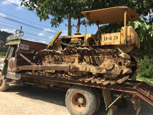 รถแทรกเตอร์CAT  D4D..ตีนเป็ด ฝาบาง เครื่องดีมาก....ใช้งานได้ปกติ