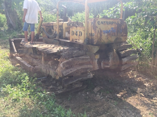 รถแทรกเตอร์CAT  D4D..ตีนเป็ด ฝาบาง เครื่องดีมาก....ใช้งานได้ปกติ