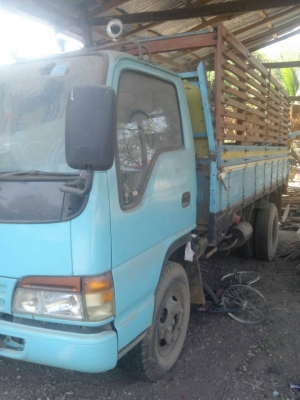 ขาย 6 ล้อ ISUZU กระบะยาว 4.20 เมตร เครื่อง 4BC2 100 แรงม้า คัสซีสวย เกียร์สั้น ทะเบียนพร้อมโอน