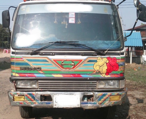 HINO KL 340 - 195 HP HO7D หกล้อดั๊มพ์ กระบะดั๊มพ์เหล็ก 6 ตันความยาว 3.60 เมตรสภาพดีพร้อมใช้งานได้เลย เครื่องแรงดีไม่แตกเยิ้ม ภายในเก๋งคอนโซลสวยครบ พวงมาลัยเพาเวอร์ ระบบเบรคทริ๊ปฟี้ครบ ช่วงล่างแน่นคัชซีไม่มีบวม ยาง 8.25 ขอบ 16 สภาพดีประมาณ 60\% พร้อมใช้งาน