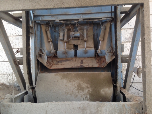 ขายแพล้นมิกปูนของเยอรมัน ขนาดครึ่งคิว พร้อมชุดคอลโทรลและสายไฟควบคุมระบบคอมพิวเตอร์ทั้งระบบ ราคา 750000