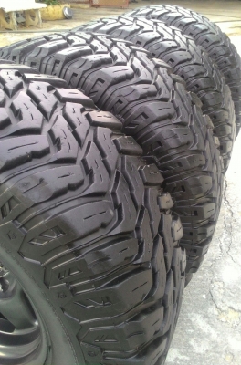 ขายยางลุยUSAขนาด305/70/16พร้อมล้อ