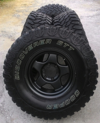 ขายยางลุยUSAขนาด305/70/16พร้อมล้อ