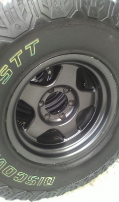 ขายยางลุยUSAขนาด305/70/16พร้อมล้อ