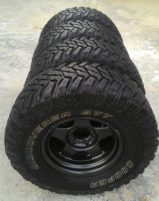 ขายยางลุยUSAขนาด305/70/16พร้อมล้อ