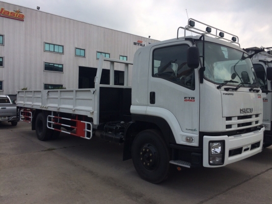 จำหน่าย เครน UNIC มือหนึ่ง จัดไฟแนนท์ 2-5 ปี