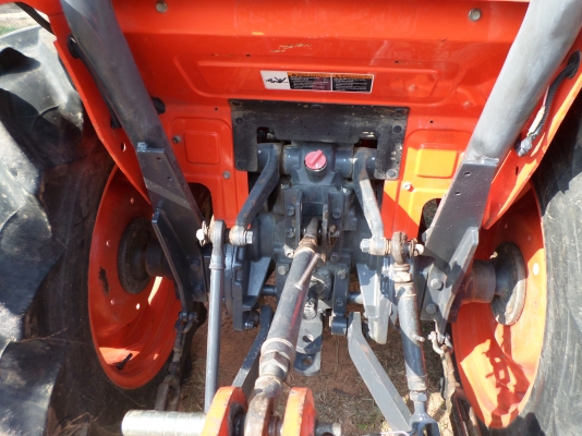 ขายรถไถ KUBOTA L3608 4WD รถสภาพเดิมๆใช้งานน้อยมาก8508ชั่วโมง มีอุปกรณ์3ชิ้น ใบมีดันหน้า+ผานหลัง+โลตาลี่ตีดิน เจ้าของทำงานเป็นหมออยู่โรงพยาบาลรถใช้งานน้อยไม่มีเวลาขับจอดไว้เฉยๆเลยอยากขายออก เครื่องดีพร้อมลุยงานแรงดีไม่มีตก เกียร์ดี ไฮโดรลิกดีไม่มีเยิ้ม แบต