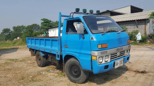 สี่ล้อ isuzu  เครื่อง 74 แรง เครื่องดีไม่มีไอ คันซีสวยภายในสวย รถขับดีพร้อมใช้งาน